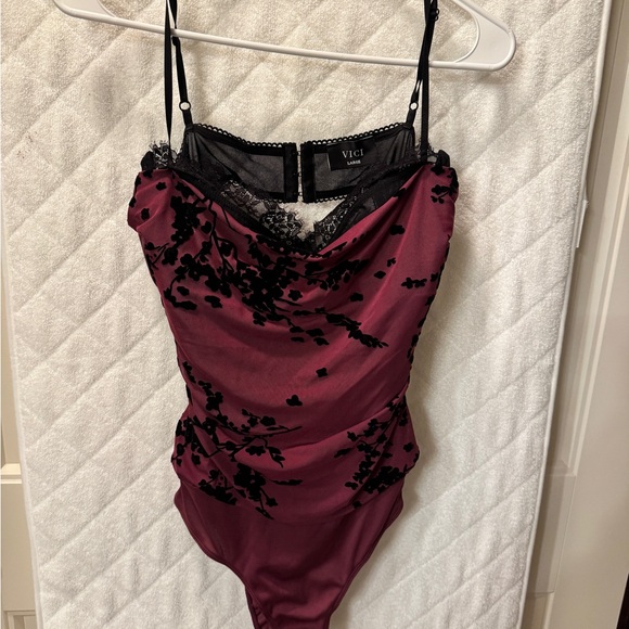 Floral lace bodysuit - Picture 2 of 7